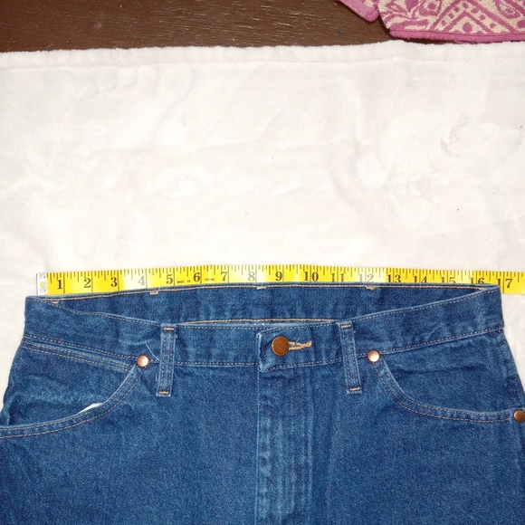 Wrangler Like New 100% Cotton Relaxed Fit Straight Leg Denim Jeans size 34X30 - Picture 8 of 8